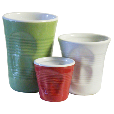 Bicchieri da caffè colorati in plastica